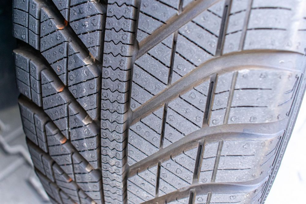 Ålesund Dekkhotell  trygg og enkel lagring av dekk gjennom hele året